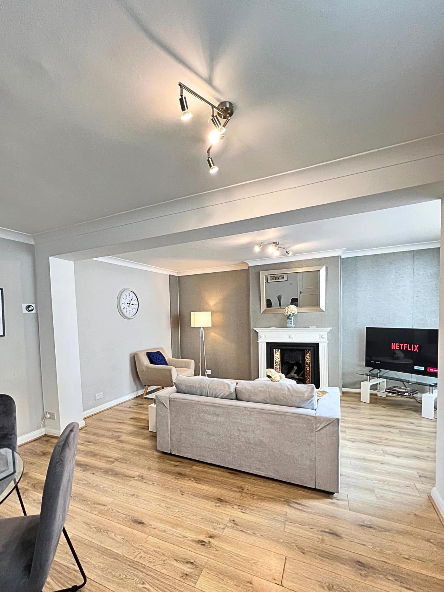 Kensington 2 Bedroom House-Big Living Area And Kitchen-Harrods-National History Museum-Hyde Park-Near 2 Underground Lines London Exterior photo